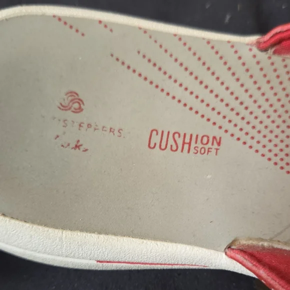 Clarks Red Floral Women's Sandals - Picture 3 of 6